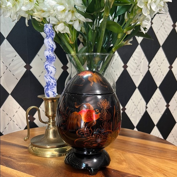 Vintage Asian Black Lacquerware Egg-Shaped Box + Lid|Glossy, Sculptural, Elegant - Picture 10 of 14